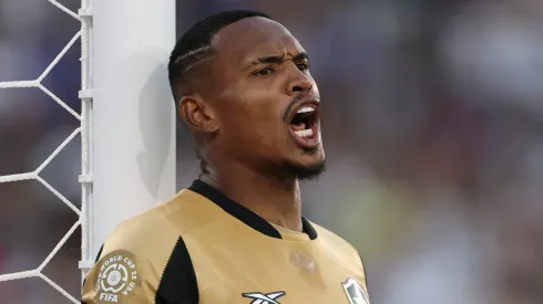 John em partida do Botafogo. (Foto: Stu Forster/Getty Images)
