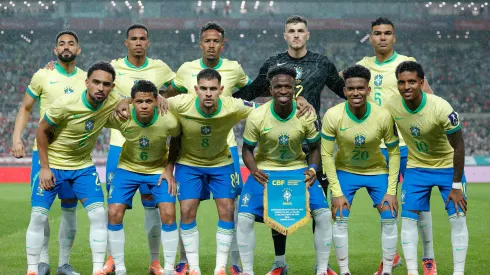 Seleção Brasileira perfilada para foto antes de amistoso (Foto: @rafaelribeirorio / CBF)
