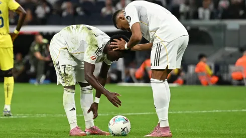Mbappé ultrapassa Vinícius Júnior. Foto: enis Doyle/Getty Images
