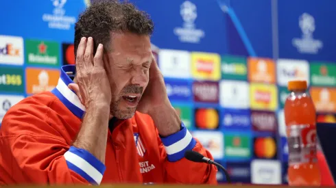 O técnico Diego Simeone, do Atlético de Madrid, em entrevista coletiva(Harry Murphy/Getty Images)
