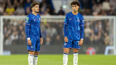 Pedro Neto e João Félix, jogadores do Chelsea. Foto: Imago
