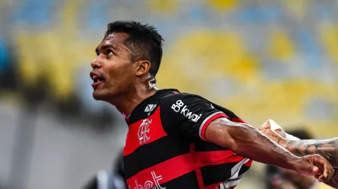 Alex Sandro celebra golo do Flamengo contra o Corinthians. Foto: Imago
