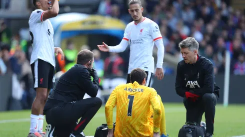 Alisson tem lesão em jogo do Liverpool. Foto: Imago
