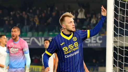 Casper Tengstedt a celebrar um golo pelo Hellas Verona. Foto: Imago
