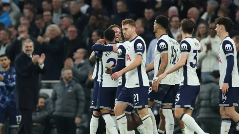 Tottenham festeja vitória frente ao Aston Villa. Foto: Imago
