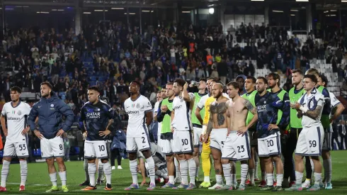 A desilusão dos jogadores do Inter Milan, após o final da última jornada do campeonato. Foto: Marco Luzzani/Getty Images
