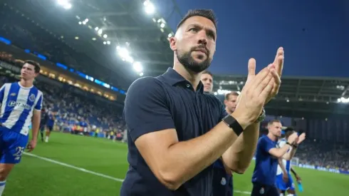 Francesco Farioli analisou o desempenho do FC Porto frente ao Atlético Madrid. Foto: FC Porto
