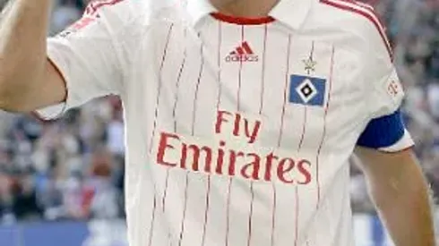 Hamburg Captain van der Vaart transfers to Real Madrid