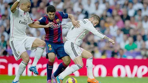 Suarez says Barca must take advantage of Madrid's weaknesses