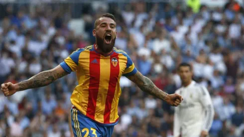 Valencia committed to holding on to Nicolas Otamendi