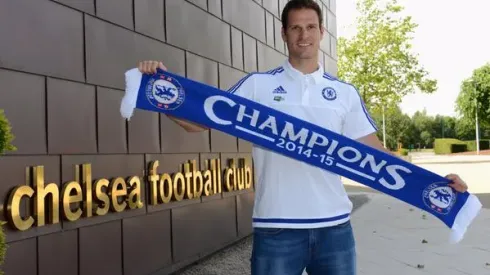 Chelsea sign goalkeeper Asmir Begovic from Stoke
