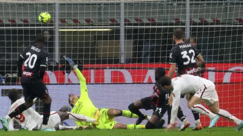 Roma salvage late draw to deny Milan