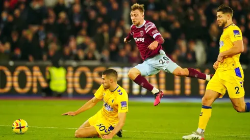 Jarrod Bowen's brace takes West Ham out of relegation zone