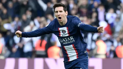 Neymar stretchered off as PSG beat Lille with Messi free-kick