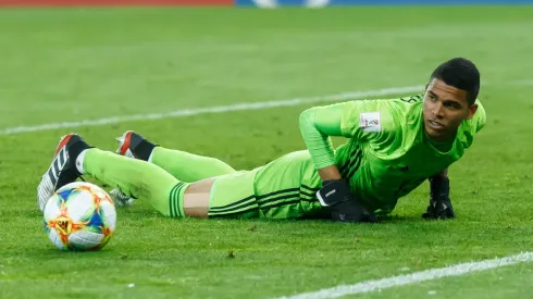 Spurs scout publicly reveals interest in goalkeeper then resigns