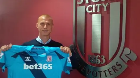 Steve Sidwell Joins Stoke City On Two-Year Deal After Being Released By Fulham