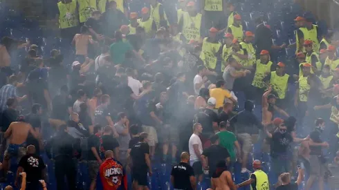 CSKA Moscow's supporters clash with stewards during the Champions League Group E soccer match against AS Roma at the Olympic Stadium in Rome September 17, 2014. REUTERS/Alessandro Bianchi (ITALY – Tags: SPORT SOCCER)
