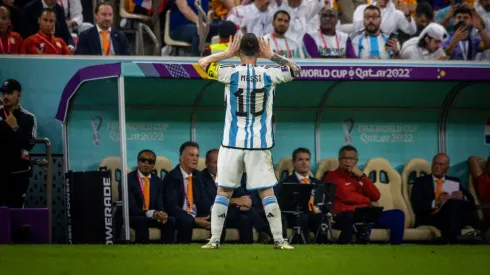 Dutch captain Van Dijk defends Messi after Van Gaal controversy