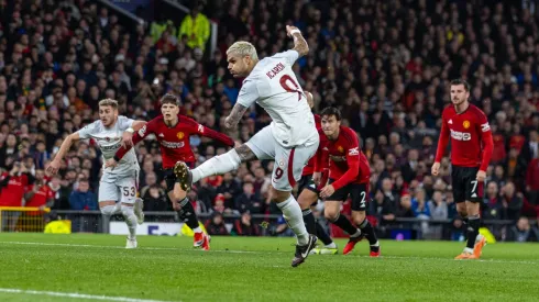 Galatasaray stuns 10-man United at Old Trafford