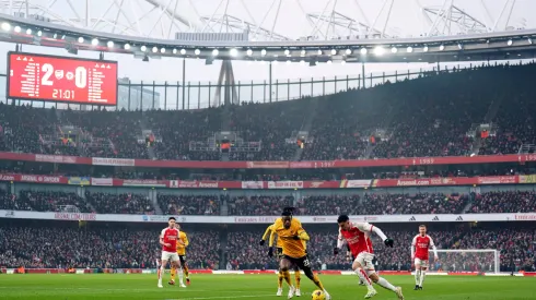 Arsenal holds on to narrow win to extend Premier League lead