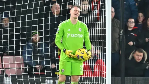 Premier League goalkeeper pushes ball boy for timewasting