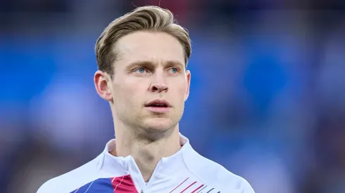 Tottenham makes shock bid for De Jong, Barcelona sets price
