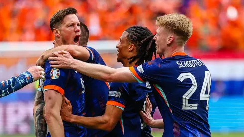 Netherlands edge past Poland with late Weghorst winner