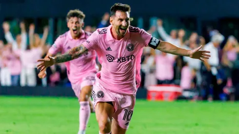 The Inter Miami star highlighted his dedication to the club and inspired the young players who formed the "MVP" letters on the field.