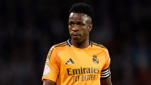 Real Madrid faces a significant challenge in renewing Vinicius Jr.'s contract due to a lucrative offer from Saudi Arabia and his own salary demands.<br />
real sociedad vs Real madrid copa rey
FOTO:
