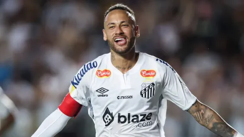 Neymar of Santos celebrates the second goal of his team scored by Tiquinho Soares during a Campeonato Paulista 2025 match between Santos and Noroeste at Urbano Caldeira Stadium (Vila Belmiro) on February 19, 2025 in Santos, Brazil.
