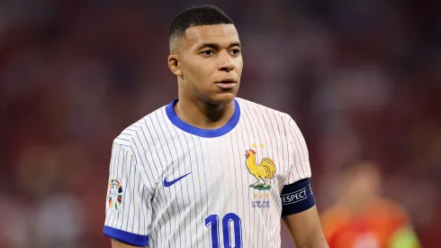 Mbappé denied any serious rift with Deschamps, emphasizing that disagreements are normal in any professional environment.