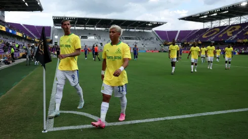 Why is the game between Ulsan HD and Mamelodi Sundowns at the FIFA Club World Cup 2025 delayed?