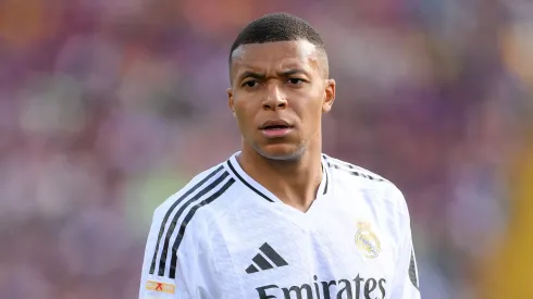 Despite a slight improvement in his condition, Real Madrid has opted to keep Mbappé in isolation to ensure a full recovery.