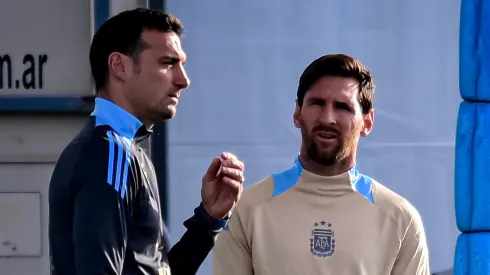 Lionel Scaloni head coach of Argentina talks with Lionel Messi.