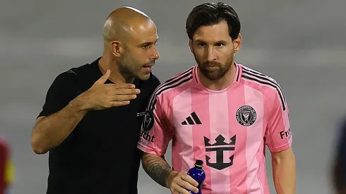 Javier Mascherano, head coach of Inter Miami CF, talks to Lionel Messi.