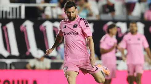 Lionel Messi #10 of Inter Miami CF warms up