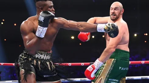 Tyson Fury venció a Francis Ngannou en una pelea cerrada en Riyadh