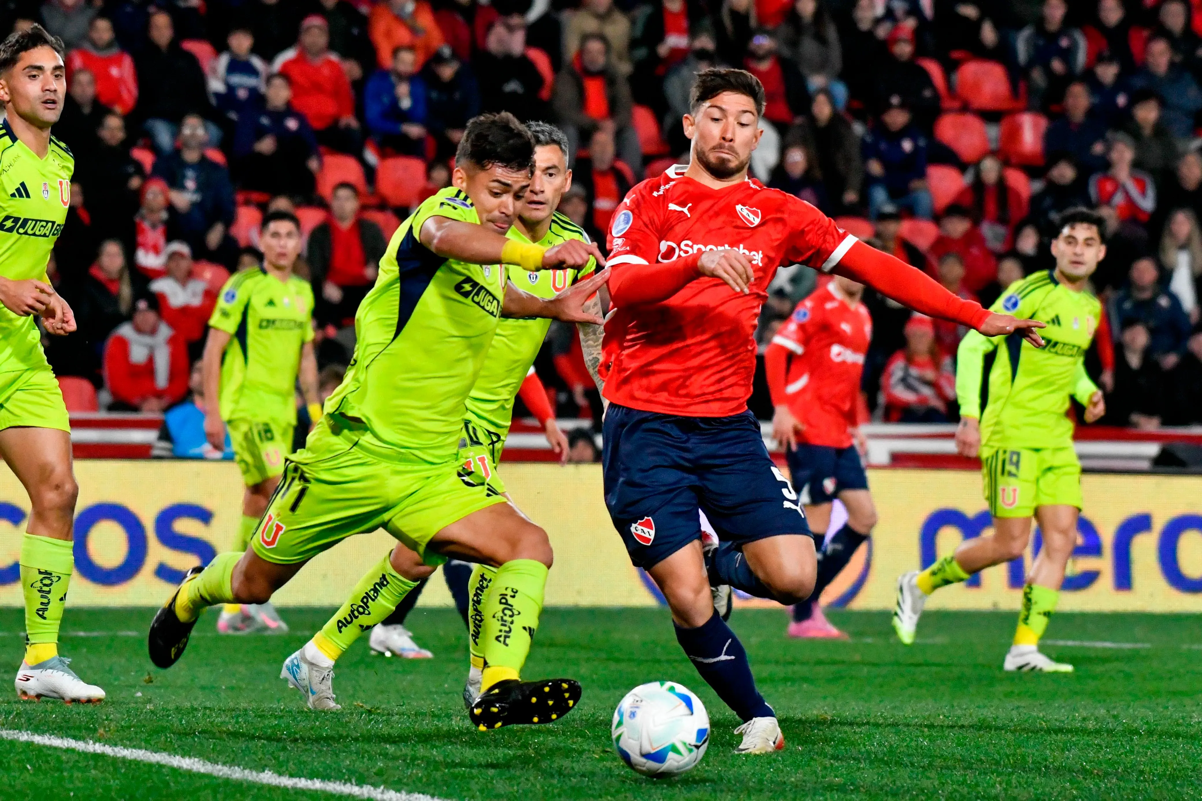 Felipe Loyola buscaría su salida de Independiente en el presente mercado. Foto: Fotobaires/Photosport