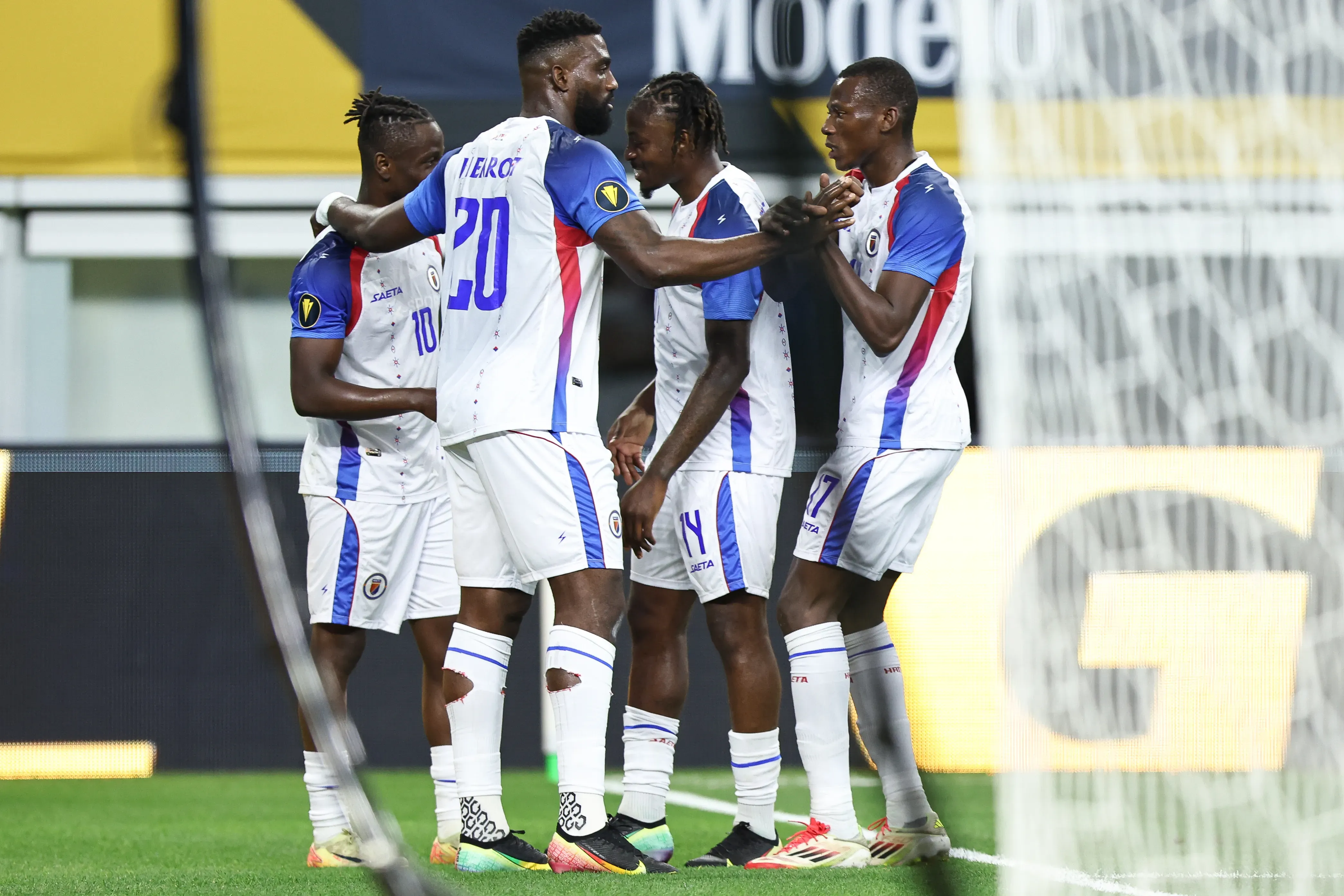 Seleção do Haiti em partida contra os Estados Unidos. (Foto: Omar Vega/Getty Images)