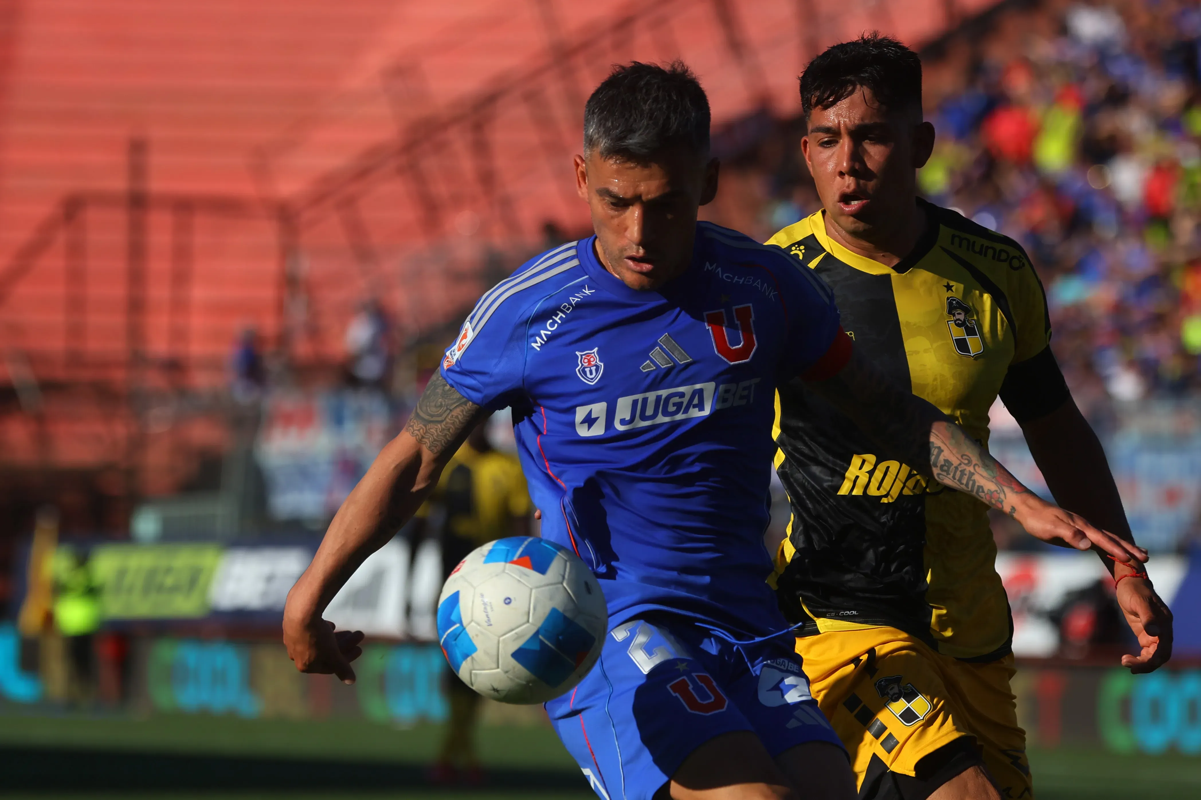 Charles Aránguiz se fue contra la ANFP y el Sifup. Foto: Jonnathan Oyarzun/Photosport