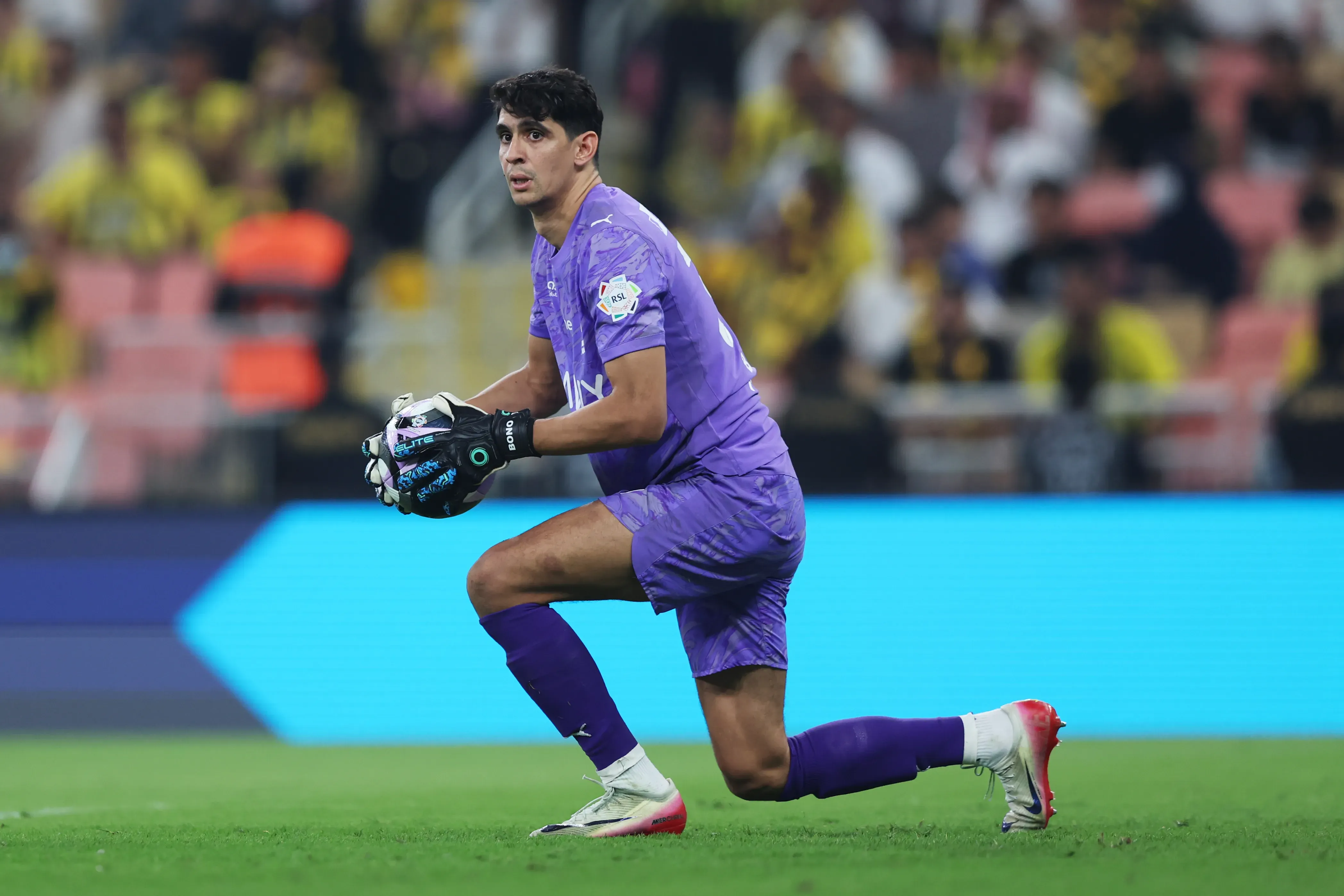 Bounou está fora da partida (Foto: Yasser Bakhsh/Getty Images)