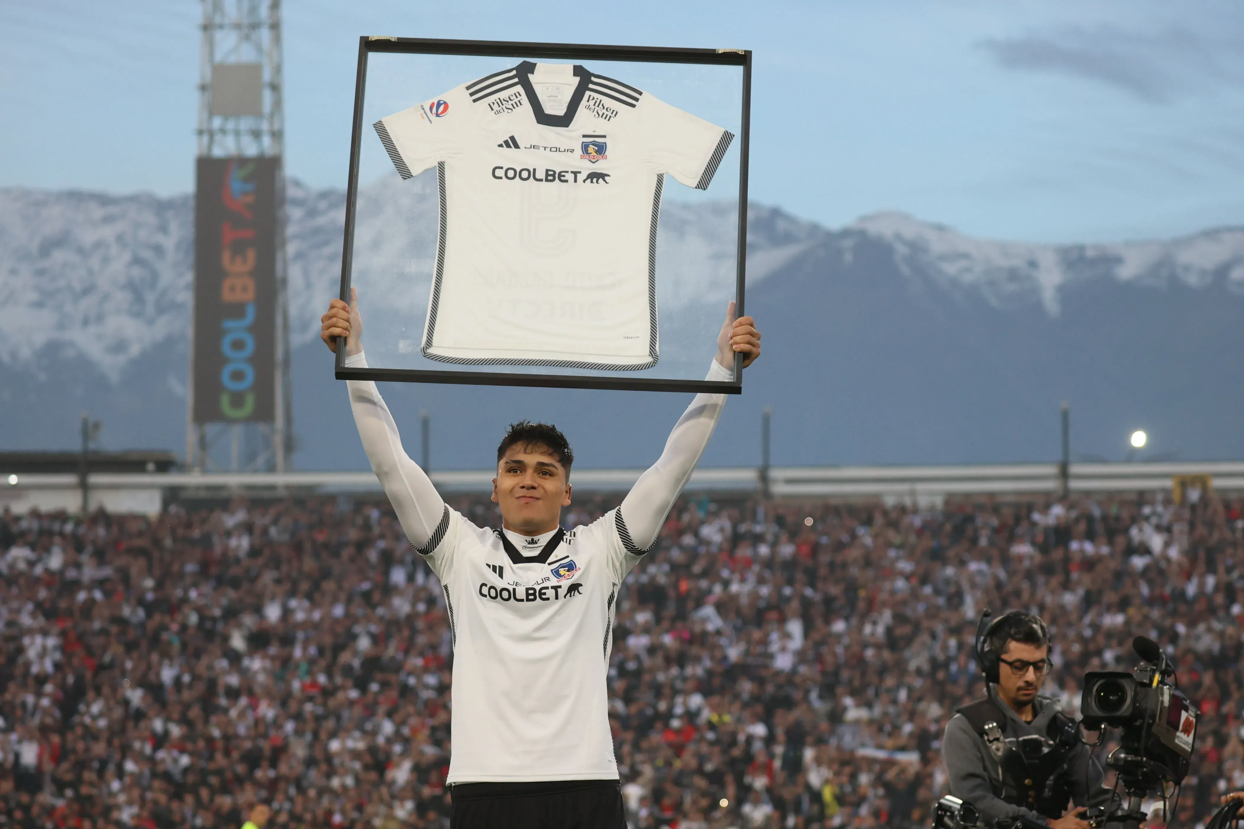 Así fue despedido Damián Pizarro de su paso por Colo Colo en 2024. Foto: Dragomir Yankovic /Photosport