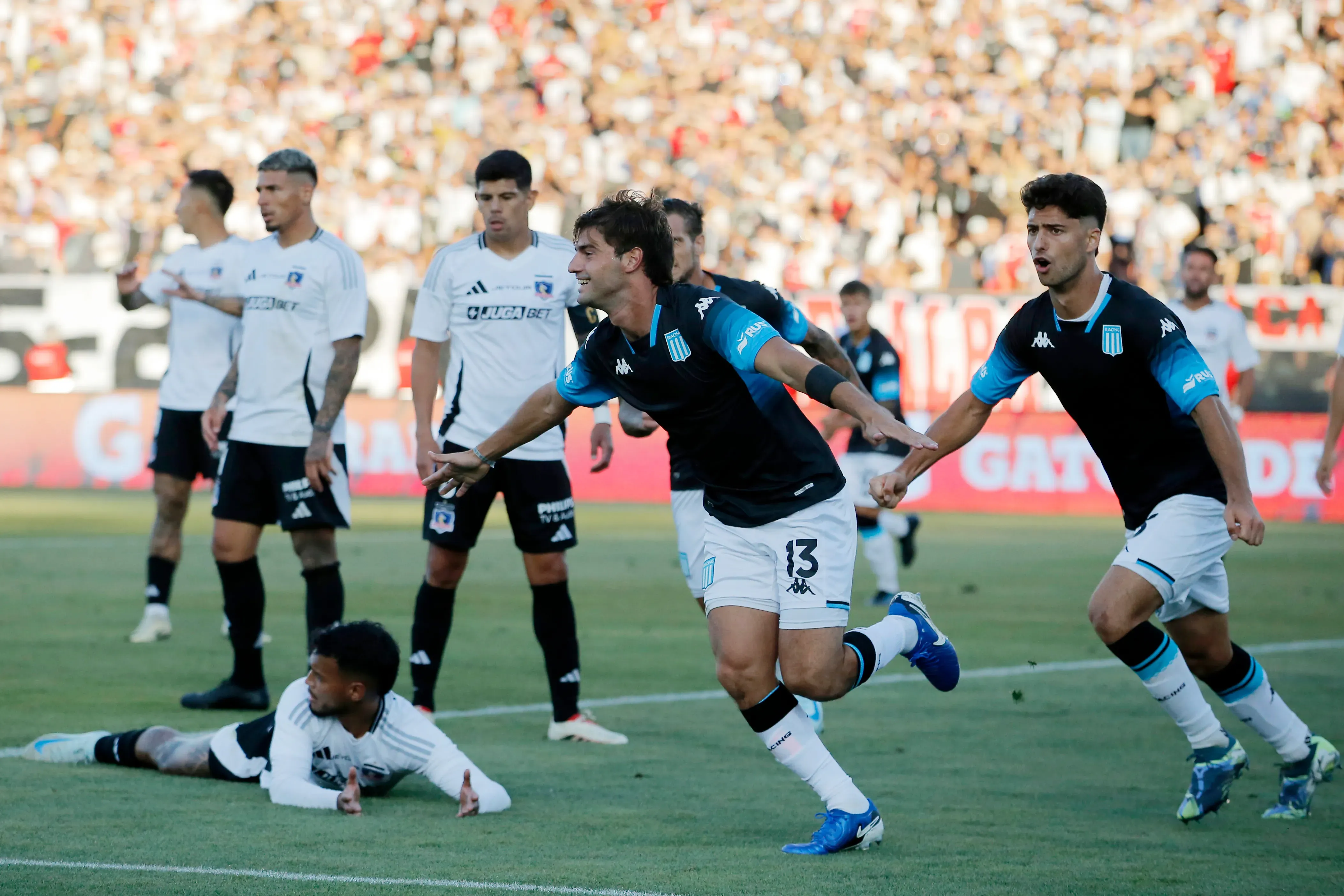 Colo Colo cayó vapuleado por Racing. Volverían a encontrarse más tarde, en Copa Libertadores | Photosport