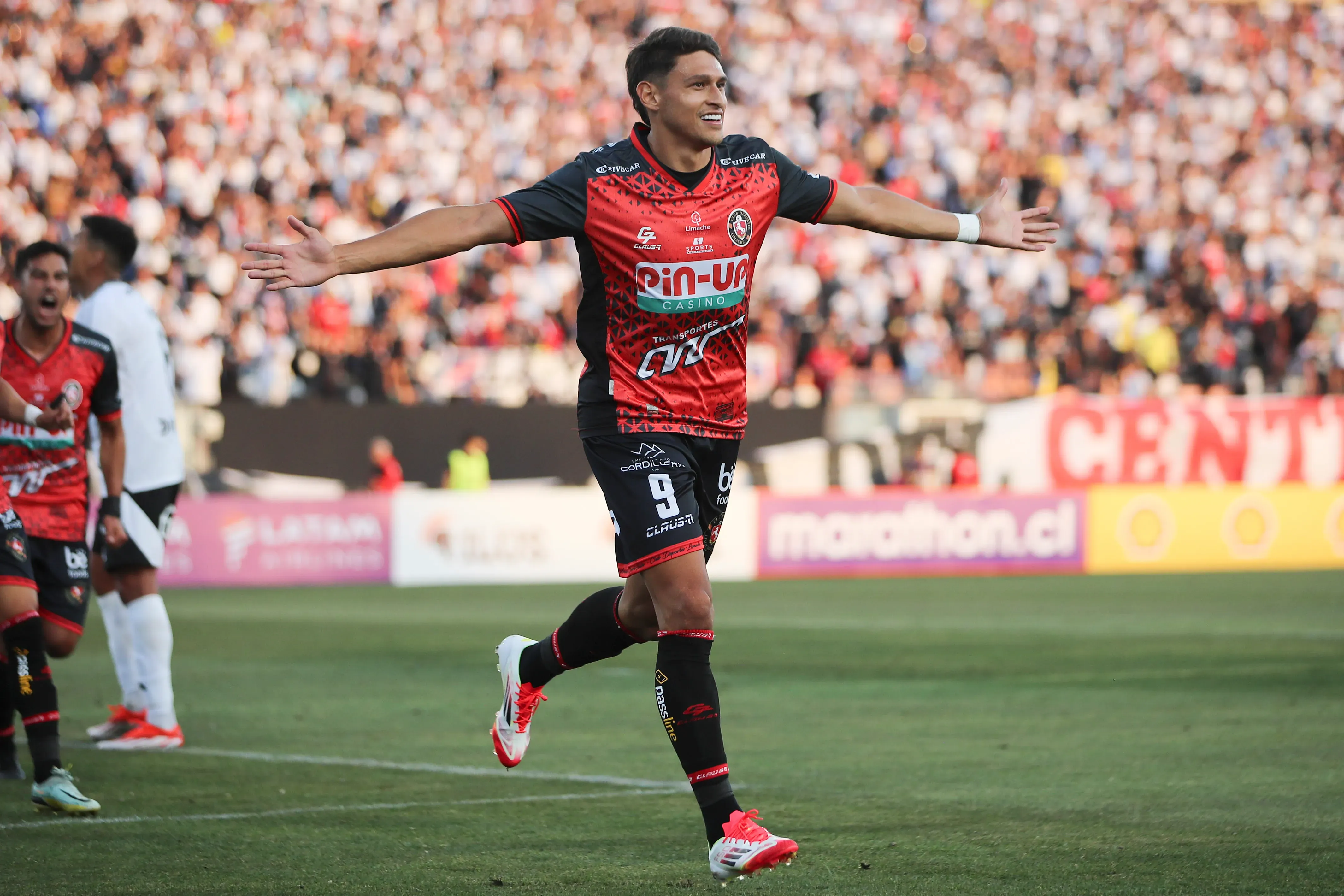 Da Silva anotándole a Colo Colo /Photosport