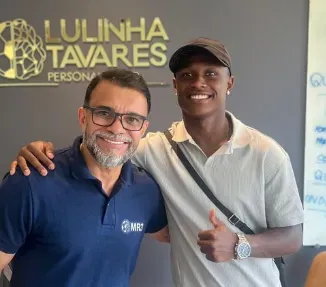 Foto de Nathan Fernandes com o preparador mental Lulinha Tavares.