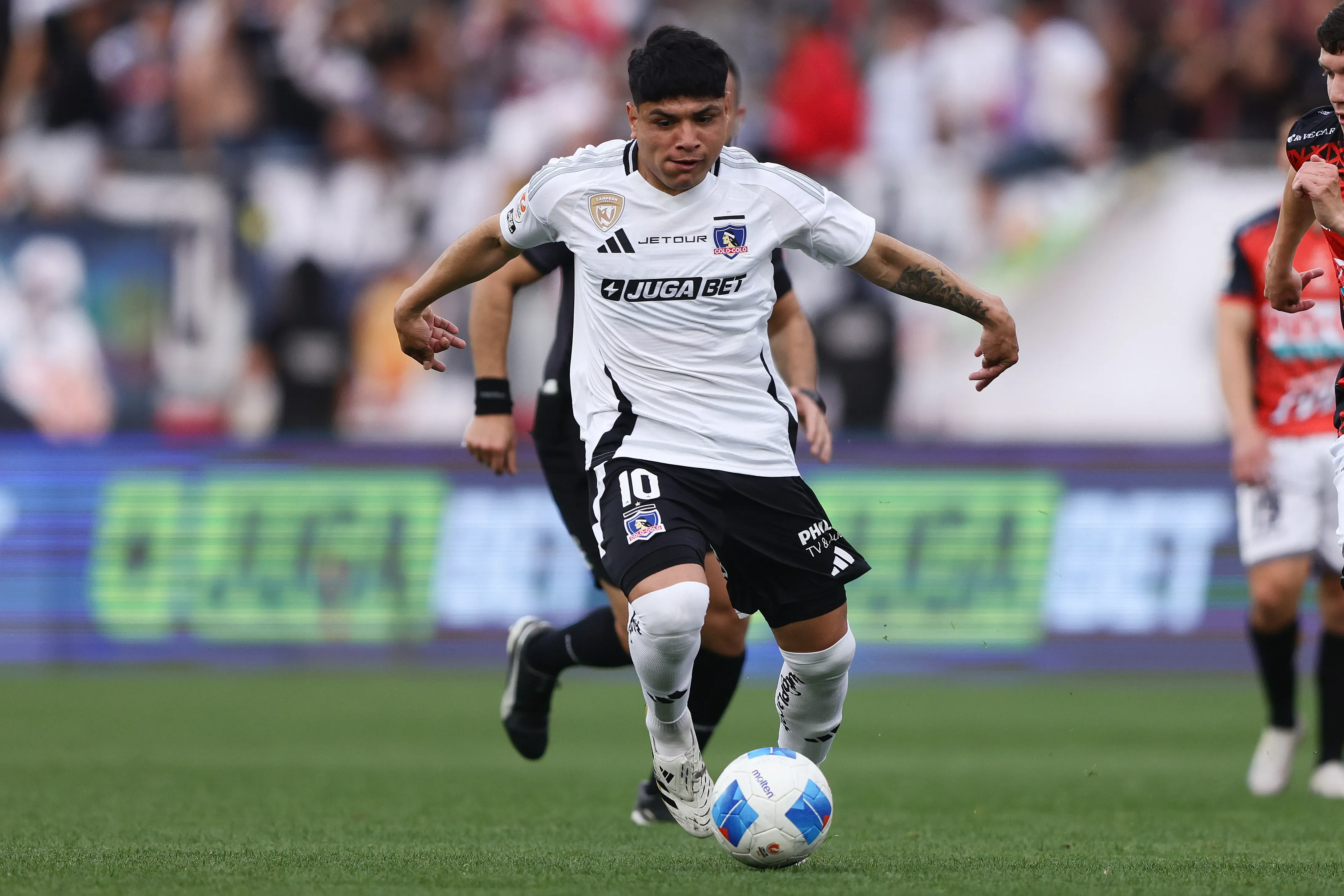 Claudio Aquino ha sido criticado, pero sus números en Colo Colo dicen otra cosa. Foto: Photosport.