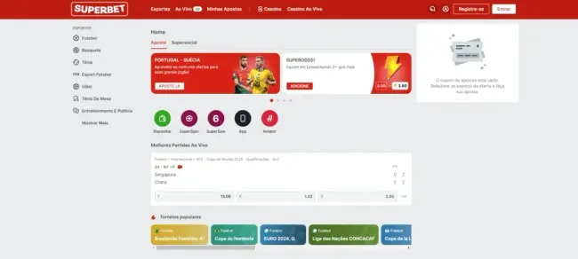 Captura de tela do website da Superbet, lista de esportes à esquerda, Melhores partidas ao vivo e Torneios populares ao centro, e cupom de apostas à direita