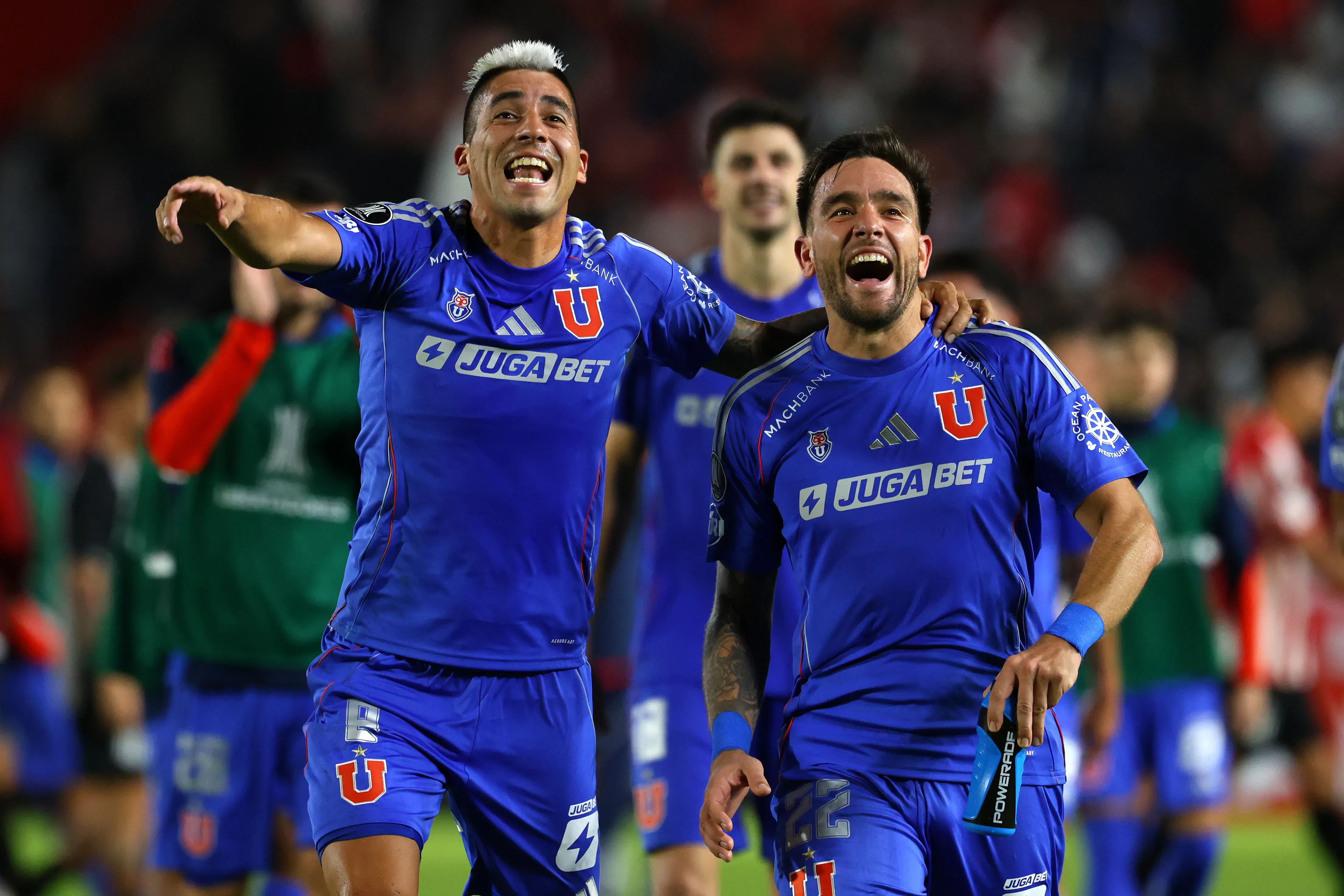 Matías Zaldivia y Leandro Fernández comparten concentración en la U. Foto: Javier Vergara/Photosport