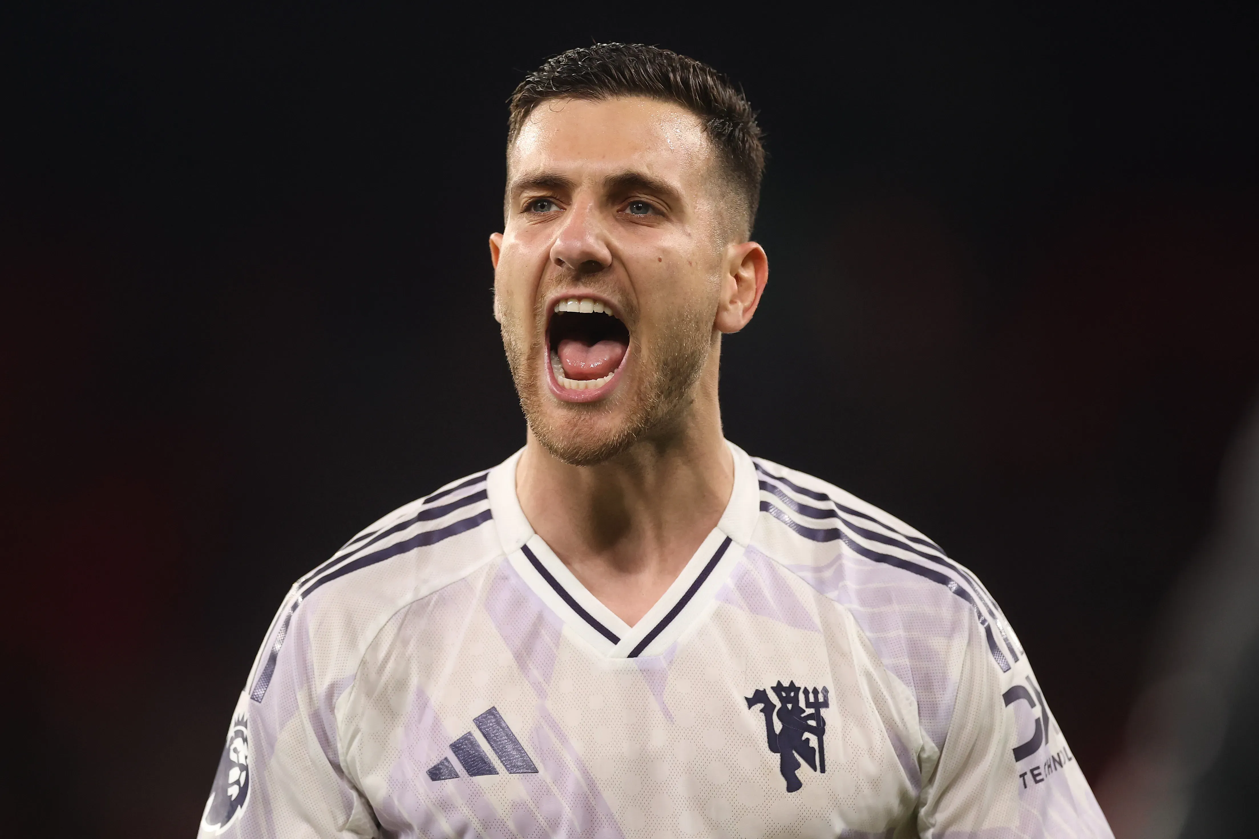 Diogo Dalot vibra durante partida do Manchester United. (Photo by Carl Recine/Getty Images)