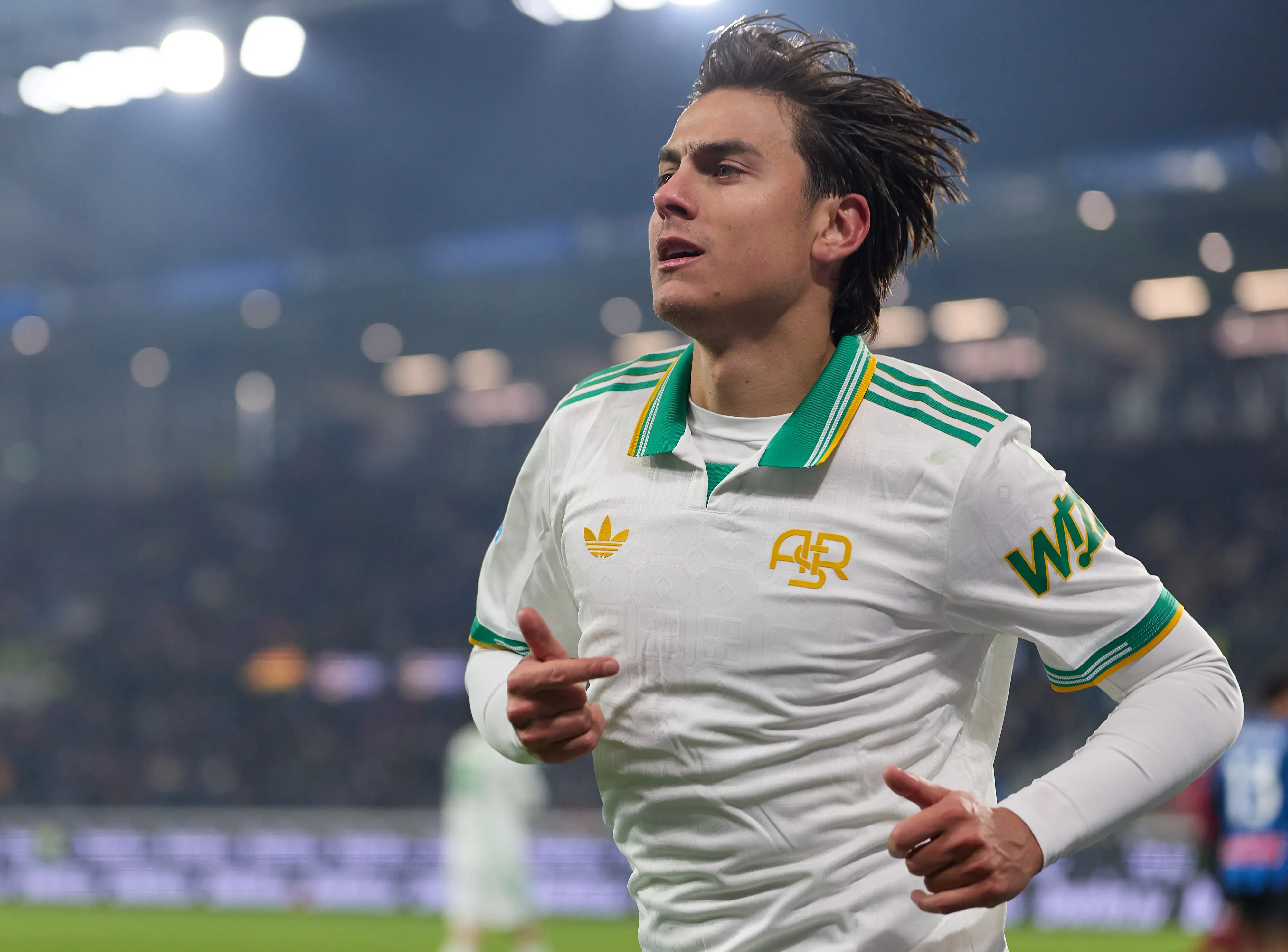 Dybala le dijo a Riquelme que cumplirá su contrato en Roma. (Getty Images)